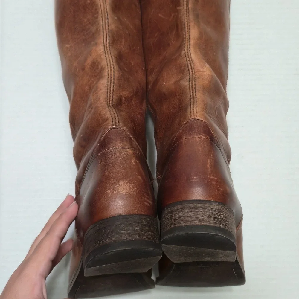 Frye has lot